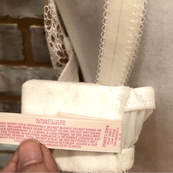 Victoria’s Secret Balconet Bra, Women’s Size 36DD. - Picture 14 of 14